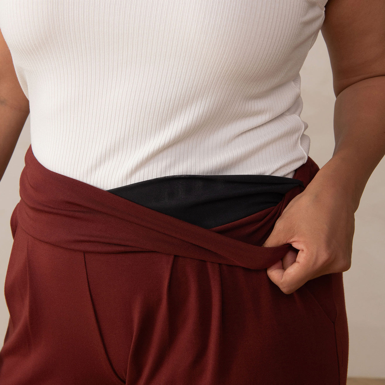 detail of waist mesh