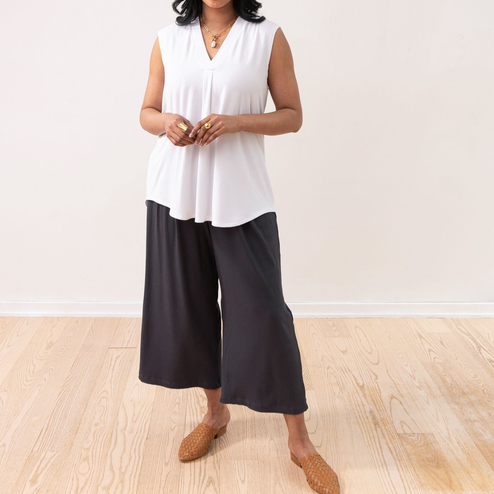 The Sleeveless Comfy Dress Shirt